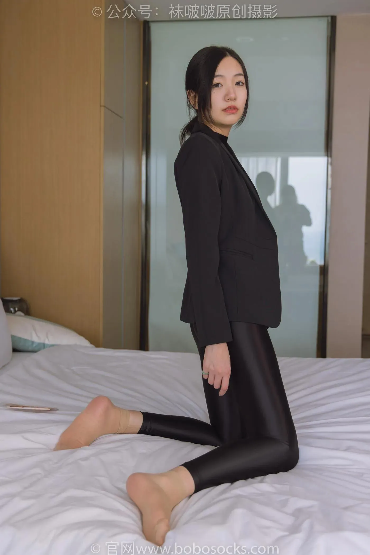 [BoBoSocks袜啵啵]NO.188 小甜豆-连体泳衣、高跟长靴、短肉丝、裸足 [147P]插图
